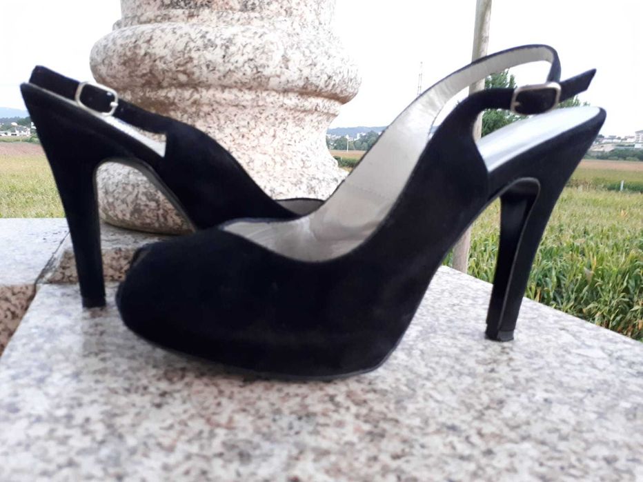 Sandálias pretas tamanho 39