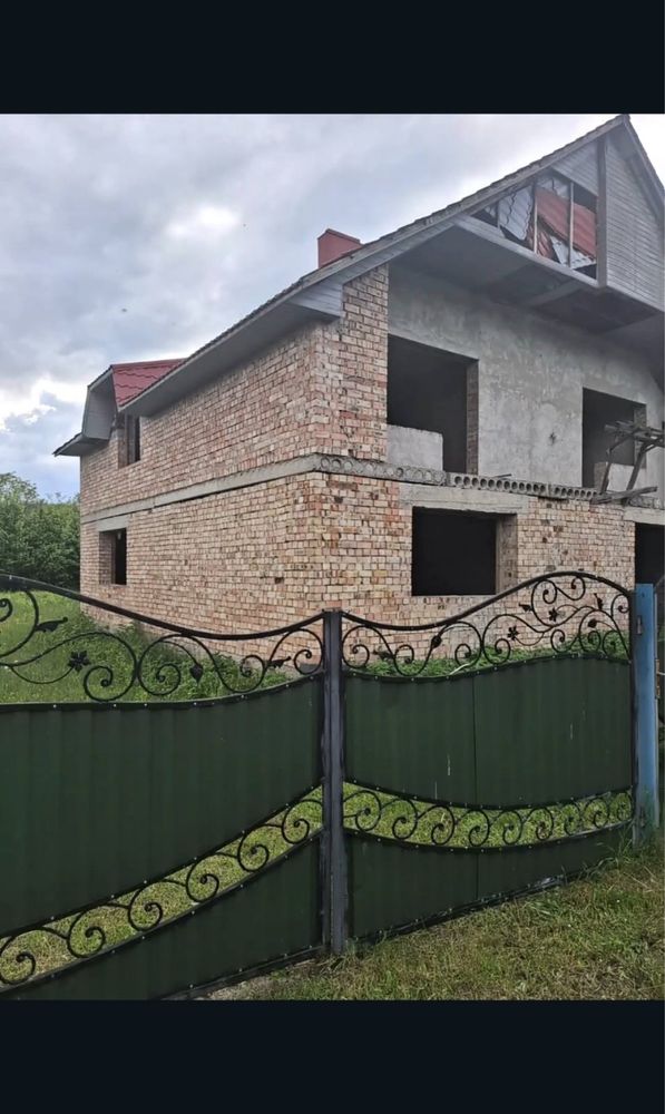 Продаються два будинки + 3 га землі в Карпатах
