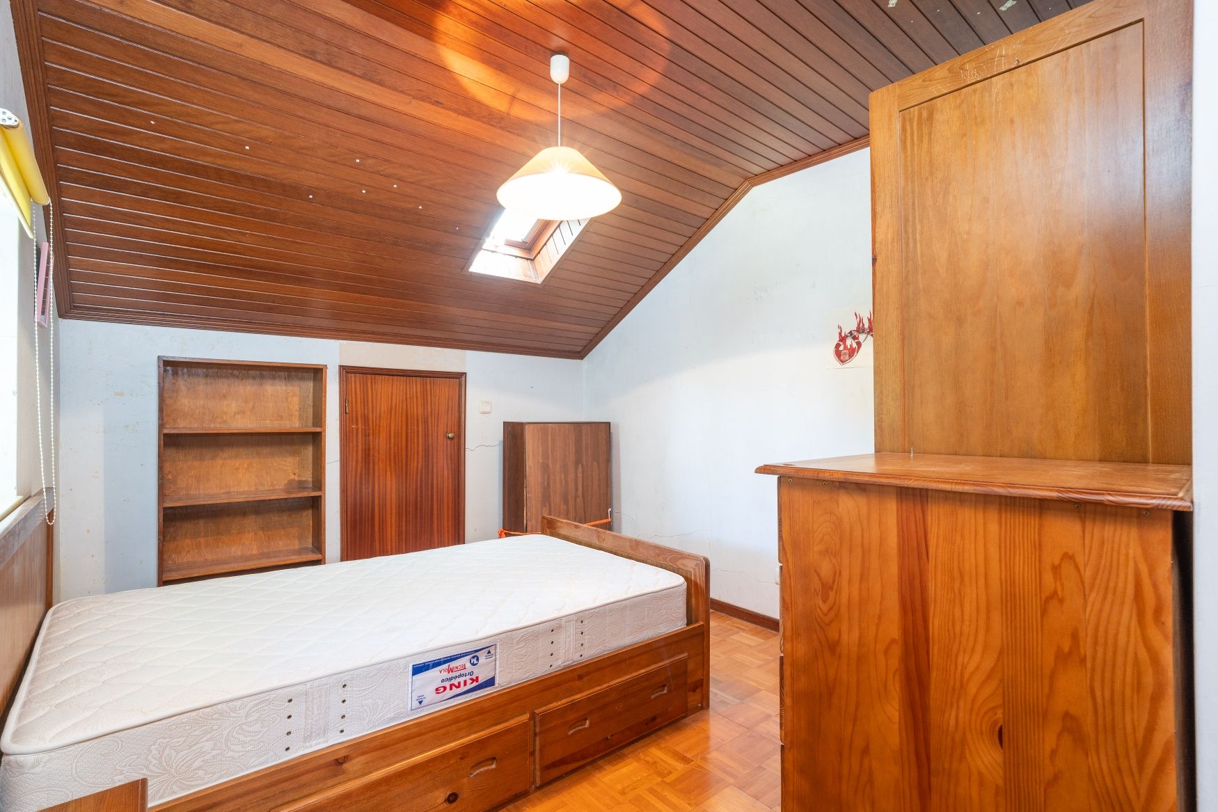 Quarto Solteiro+ Mesa+8 cadeirass