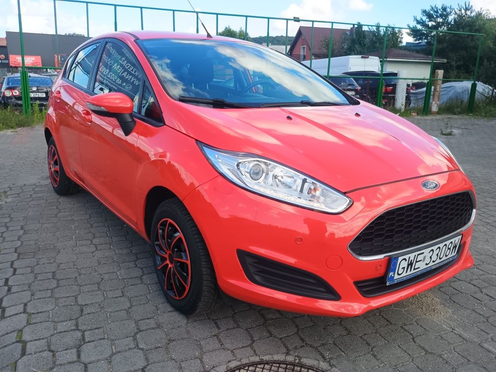 Ford Fiesta lift 2016 98t.km klima , park pilot , LED