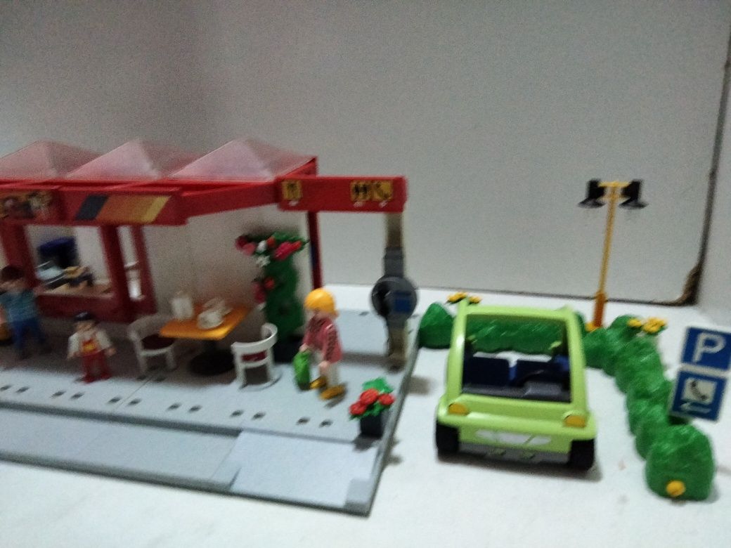 Playmobil kawiarnia przy drodze