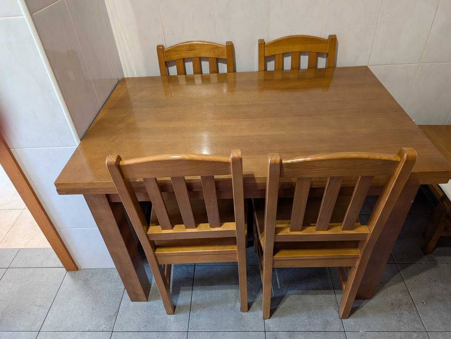 Mesa de jantar extensível em madeira maciça com 6 cadeiras