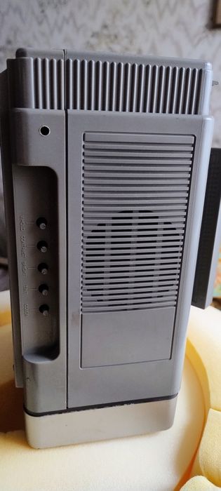 Retro telewizor z lat 80