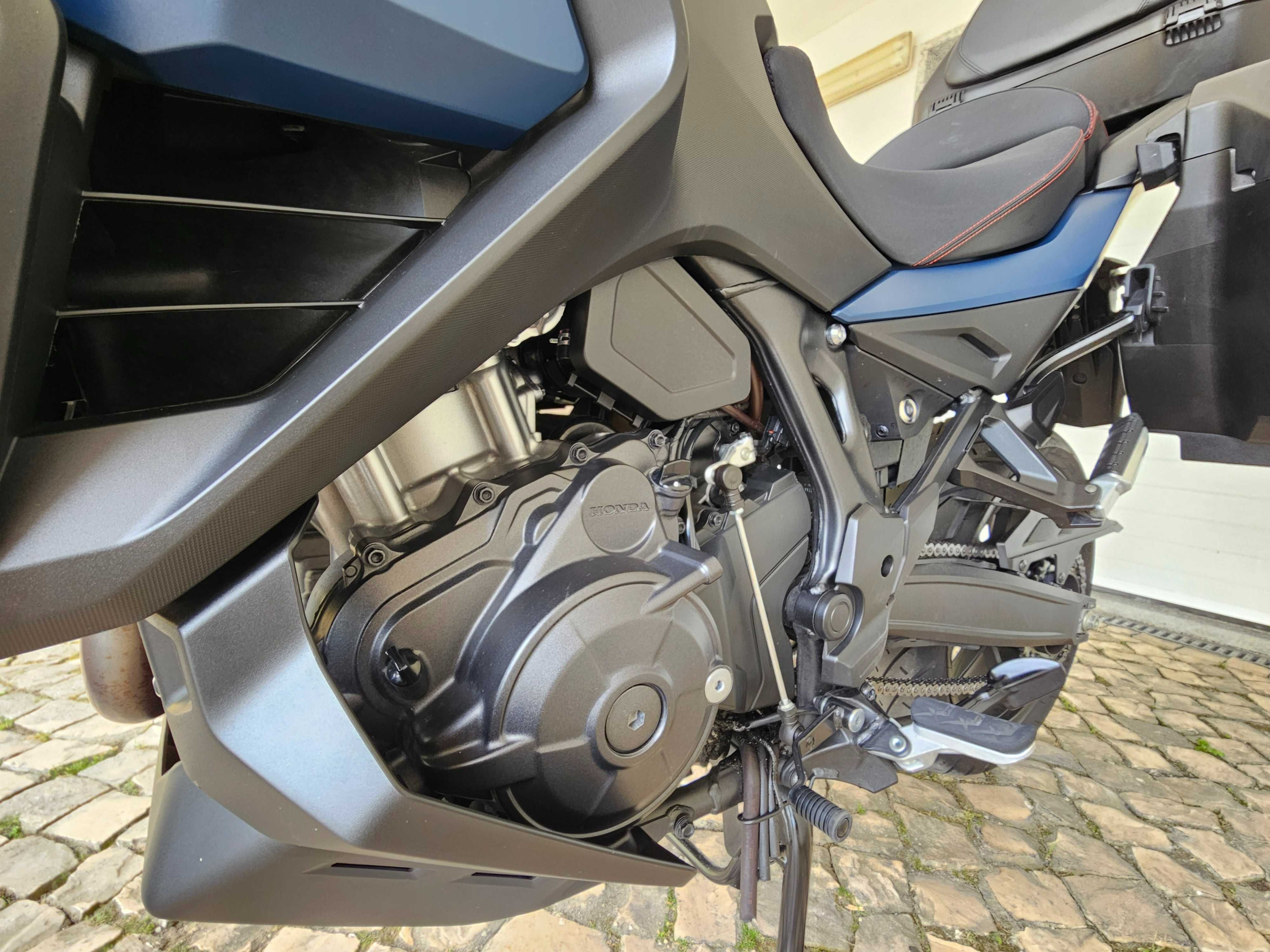 Honda NT 1100 com 11.411 kms de 2024 com garantia até Outubro de 2027