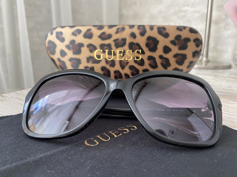 Солнцезащитные очки Guess