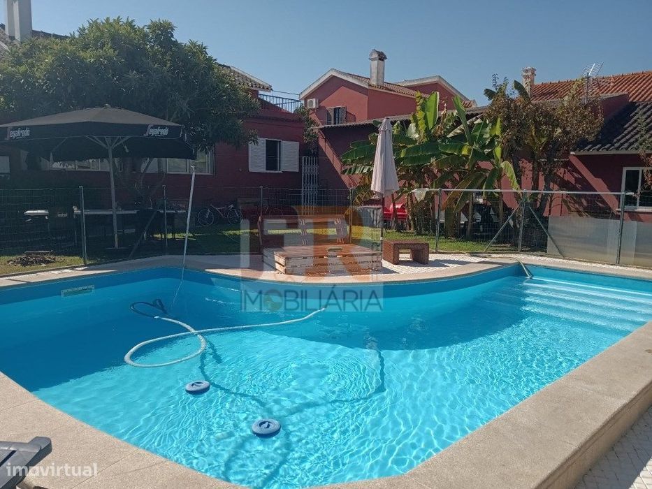 Moradia Isolada Duplex T7 com Piscina Brejos de Azeitão