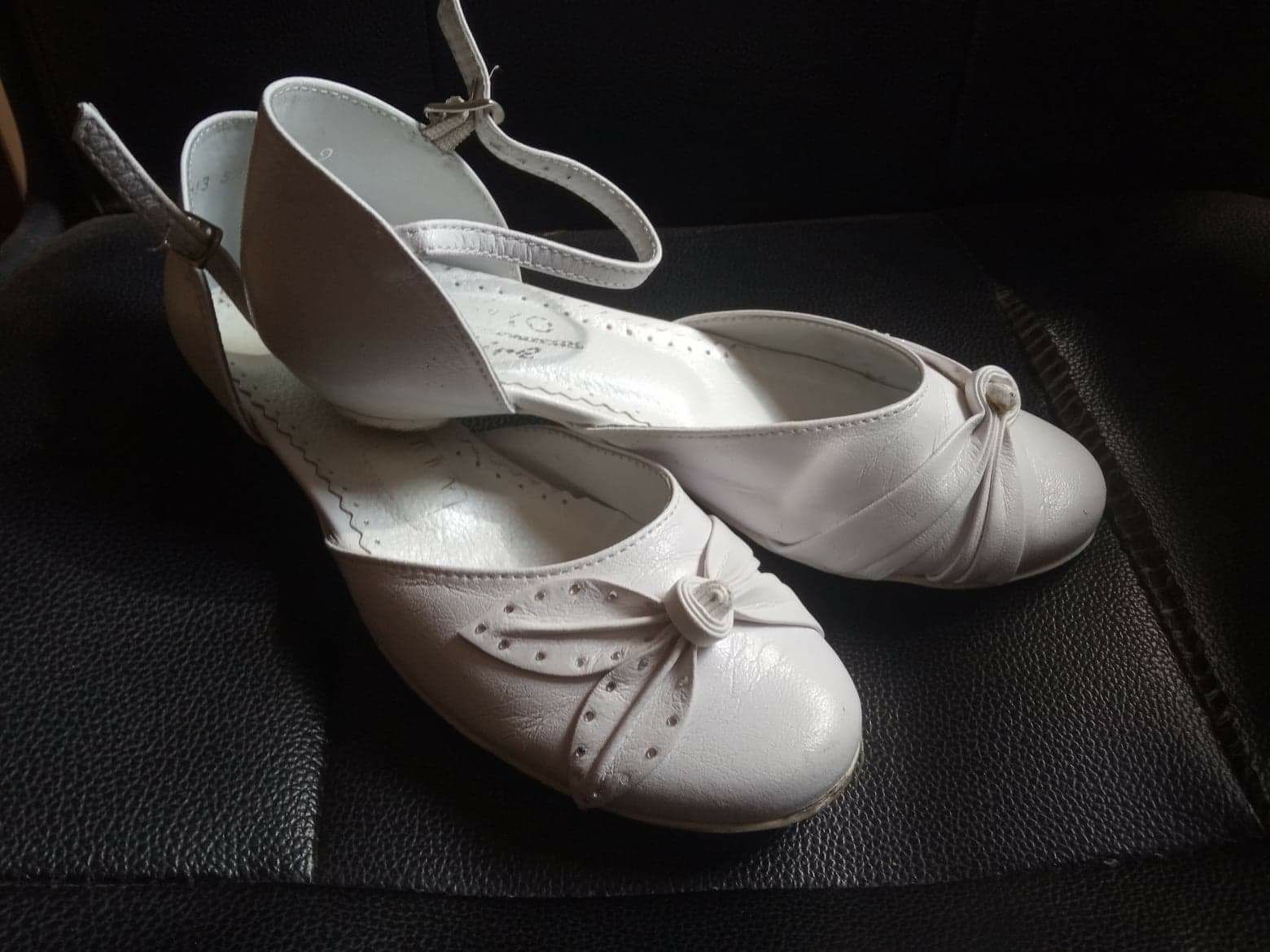 Buty komunijne r. 34