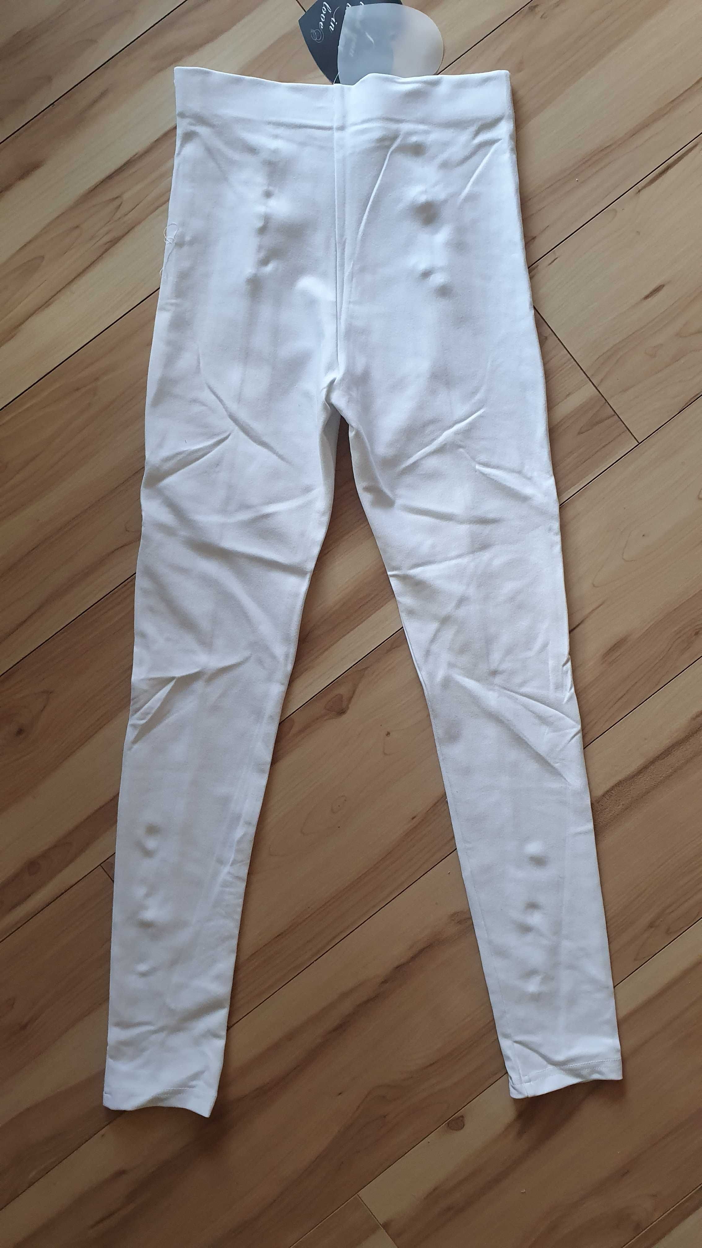 Białe spodnie dżersejowe cygaretki ozdobne guziki Lola M 38
