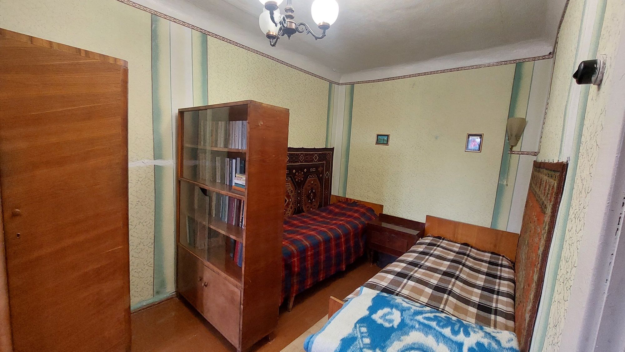 Продам 3-кімнатну квартиру. Вул.Грецька,1.