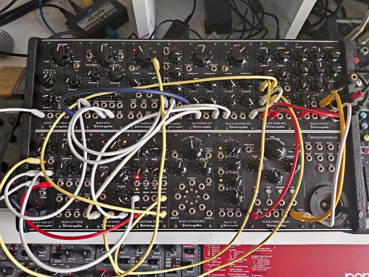 Erica Synths Black System II - syntezator modularny