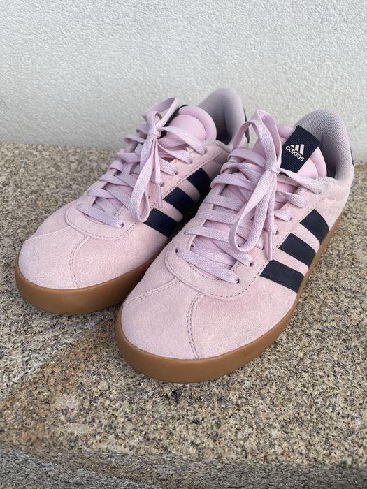 Sapatilhas adidas cor-de-rosa ousadas para esta estação