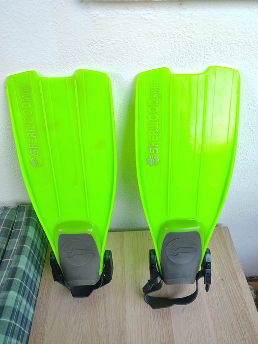 Barbatanas muito boas como novas