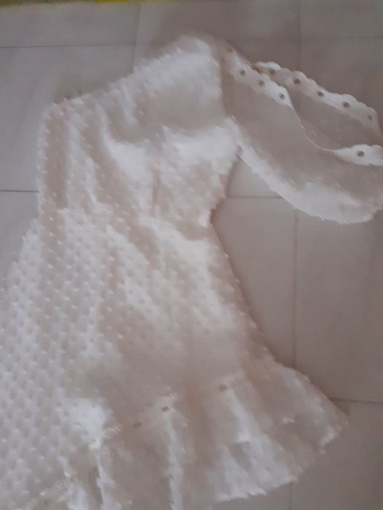 Vestido branco bordado forrado ( Lança Perfume ) C/ Novo