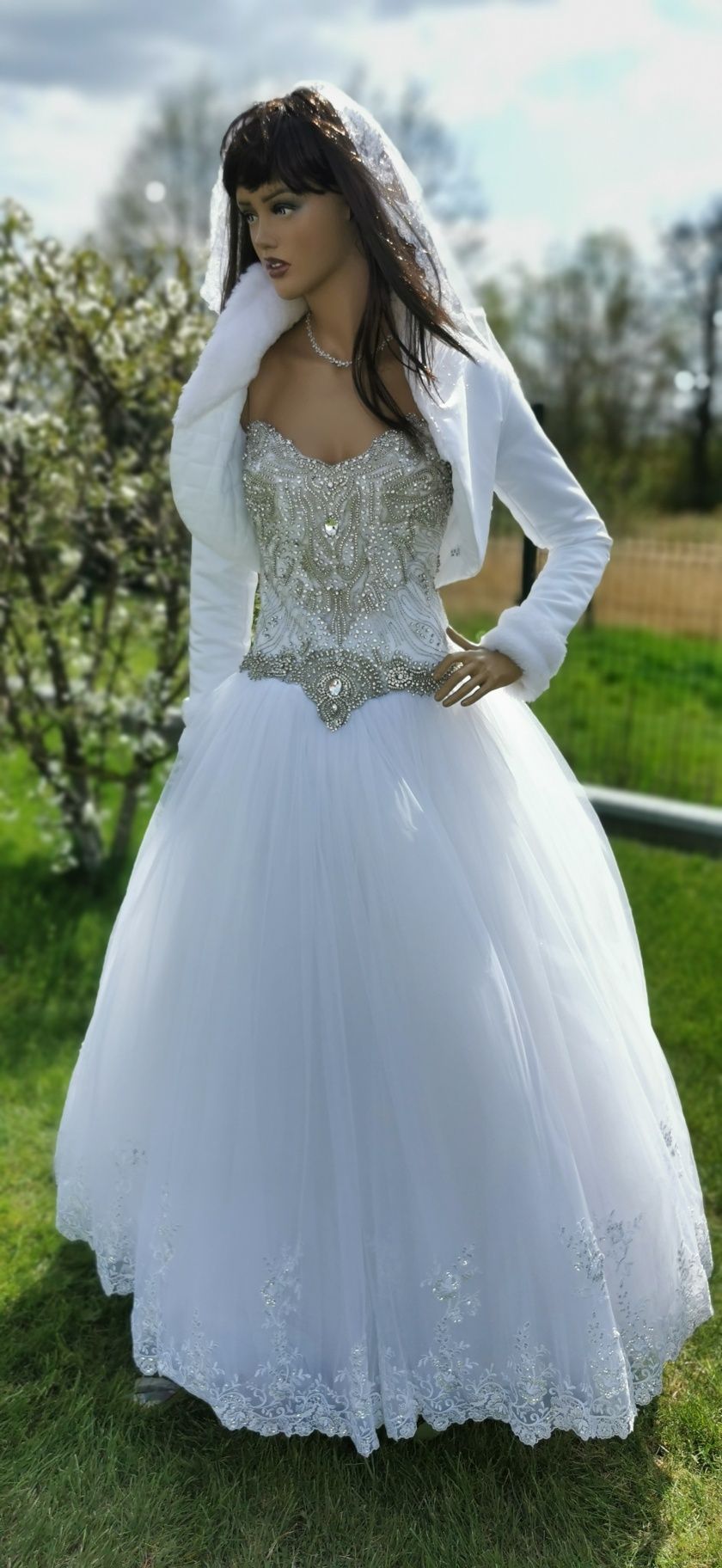 Suknia ślubna, księżniczka princessa, kryształki swarovskiego UNI M 38