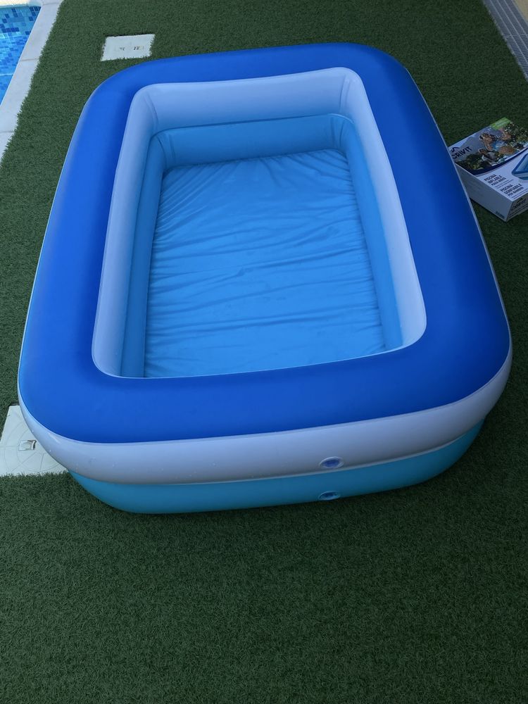 Piscina insuflável retangular como nova