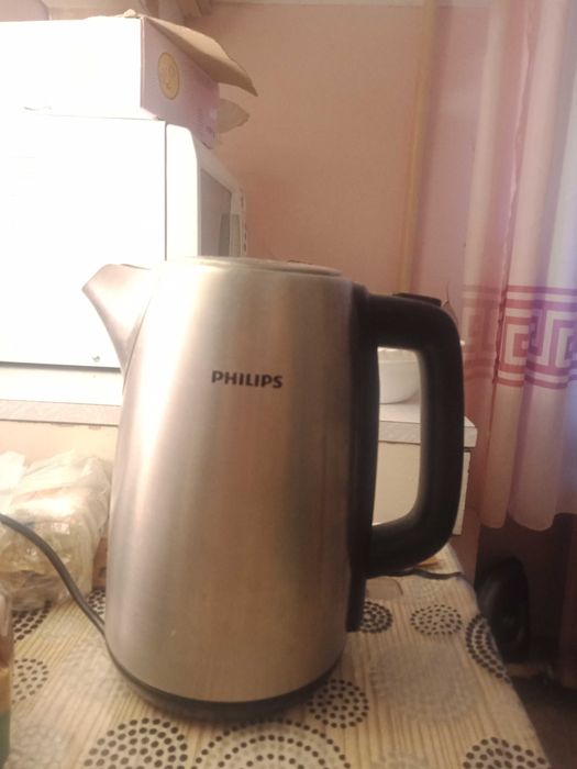 Продам Електрочайник Philipps