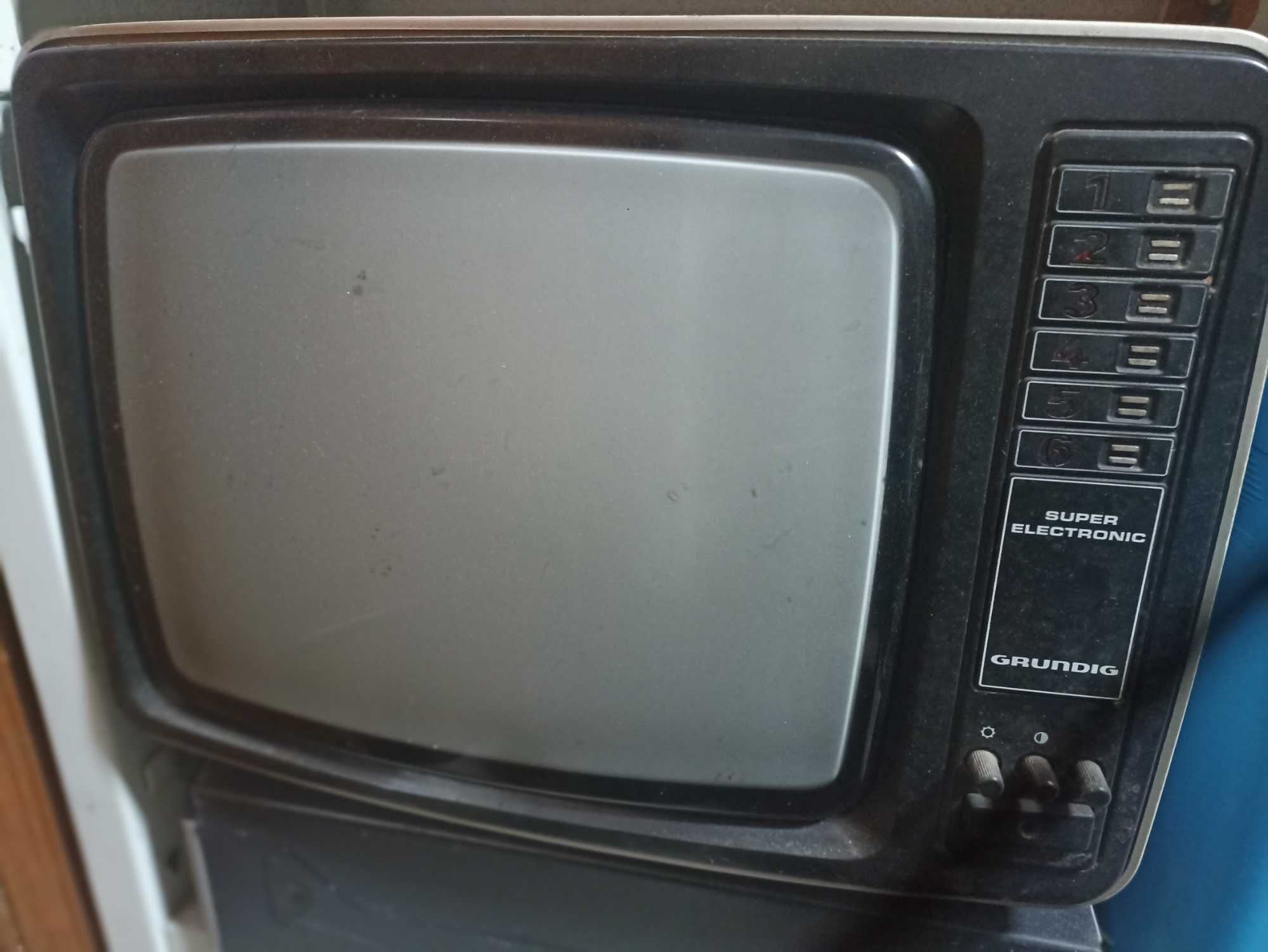 Televisão Grundig antiga vintage