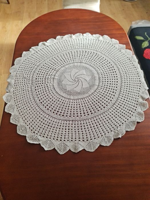 Obrus szydełkowany okrągły średnica 80 cm