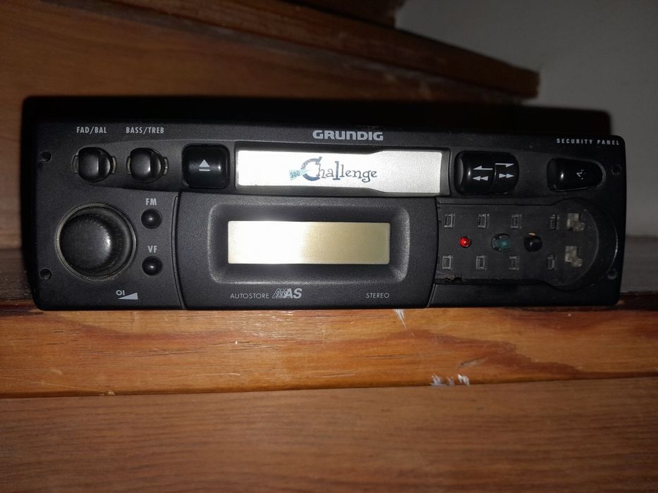[PEÇAS] Auto-Rádio Grundig Challenge 300