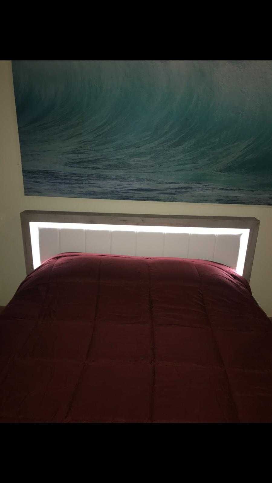 Cama King como nova sem colchão
