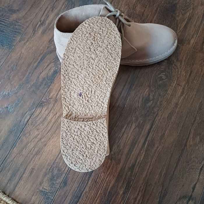 Продаю особисті вживані речі. Іспанськи замшеві черевики дезерти