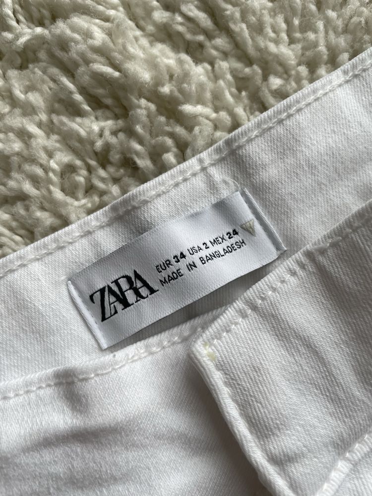 Джинсы Zara расклешенные