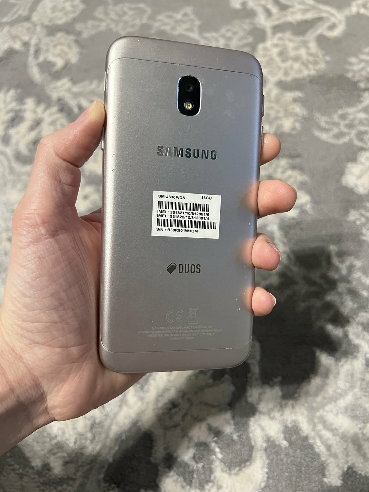 Мобільний телефон Samsung Galaxy J3 (2017)