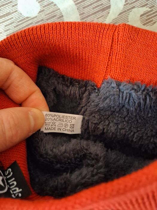 Продаються 2 шапки