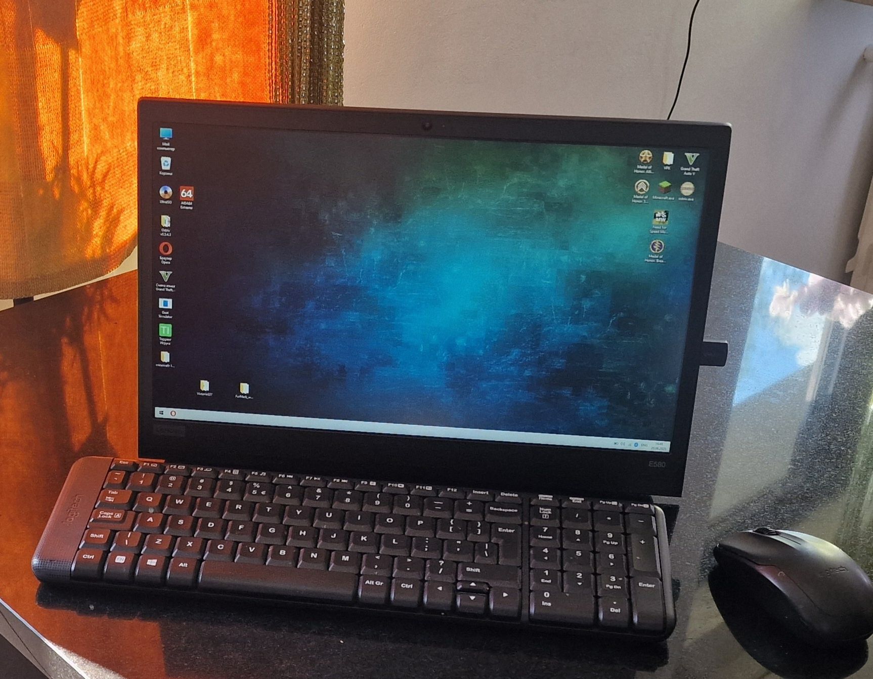 komputer typu All-in-One 15.6 i7-8550u