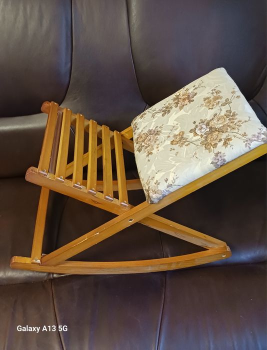 Drewniany podnóżek, składany