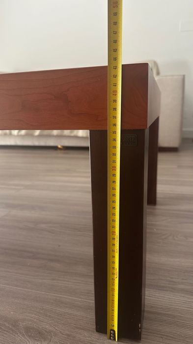 Vendo mesa de centro Disarte em cerejeira (tampo) e wangue (pés)