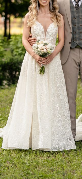 Suknia ślubna Milla Nova Bruna koronkowa kwiaty 3D dekolt lejek