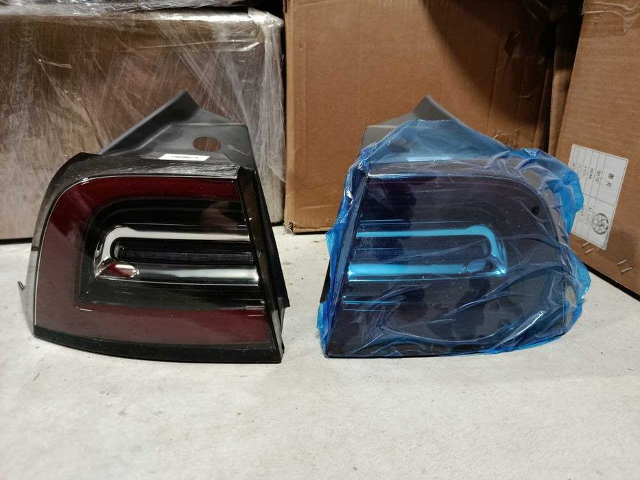 Стоп \ задній ліхтар крила tesla model Y \ Model 3 (2017-2020)