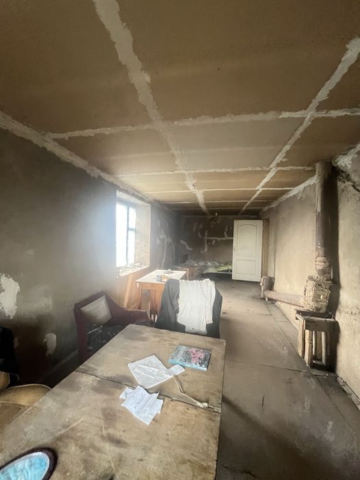 Продаєтсья ділянка на берегу Дніпра з 3 пов будинком в Аулах
