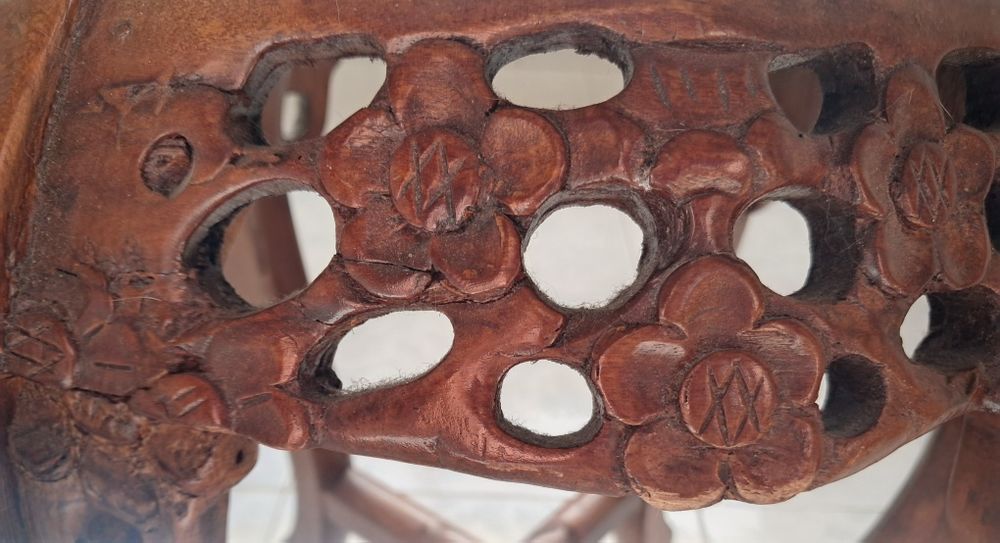 Mesa de apoio em madeira e mármore