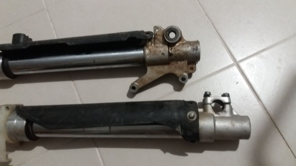 Suspenção invertida Yamaha YZ250