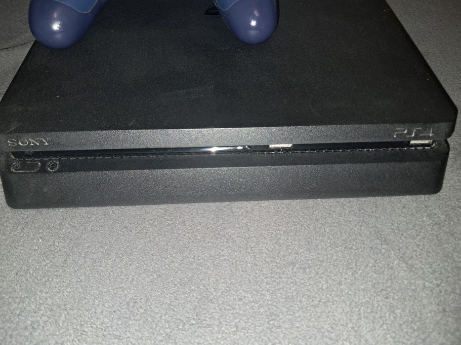 Продам Sony PlayStation 4