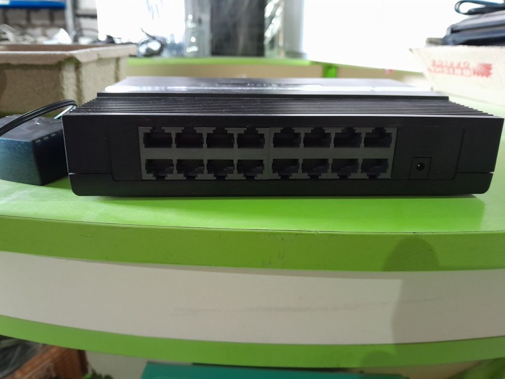 Коммутатор TP-LINK TL-SF1016D