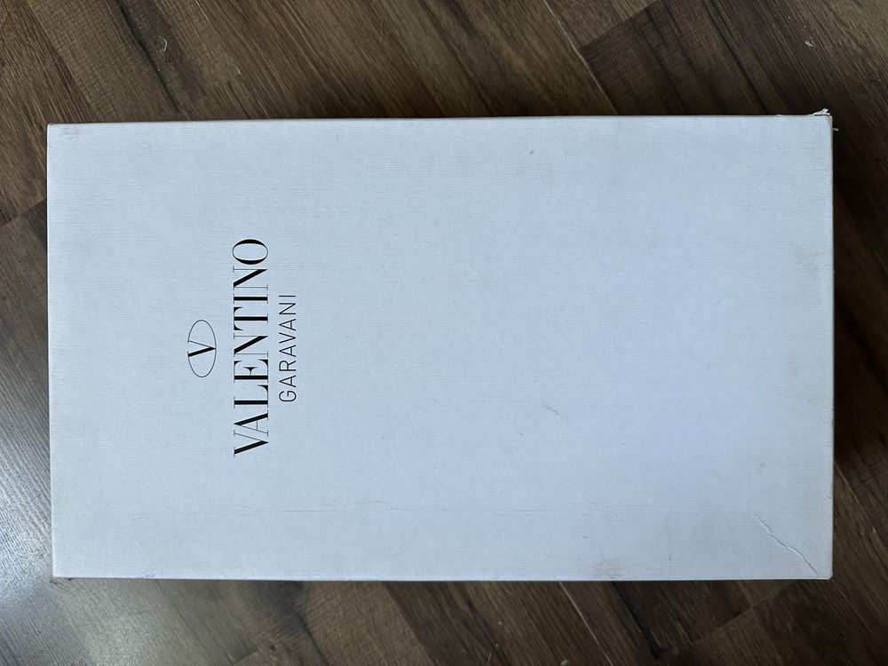 Valentino Garavani шльопанці,сандалі,фірмові орігінальні,чудовий стан