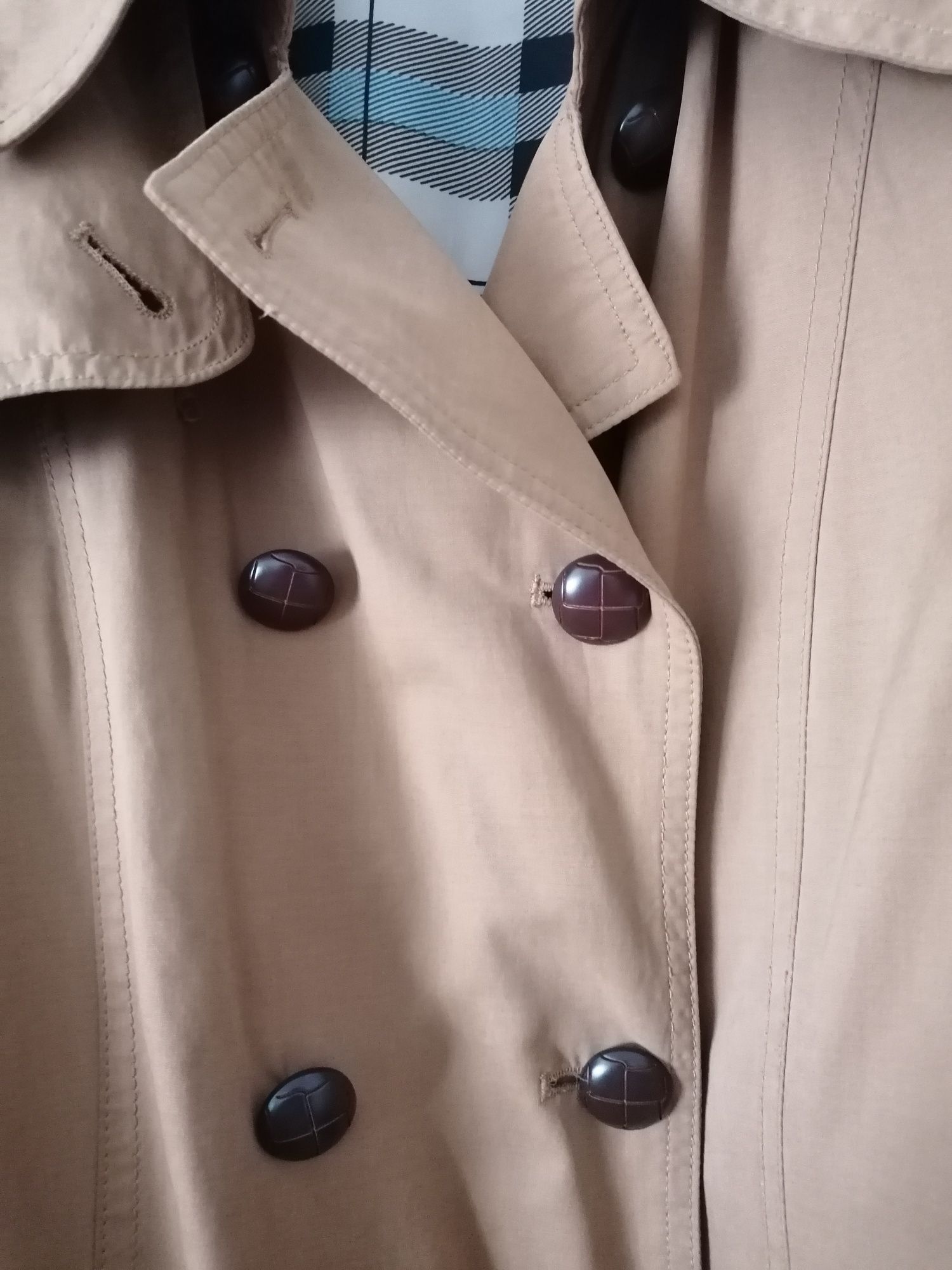 Gabardina impermeável com bolsos da C&A - veste L