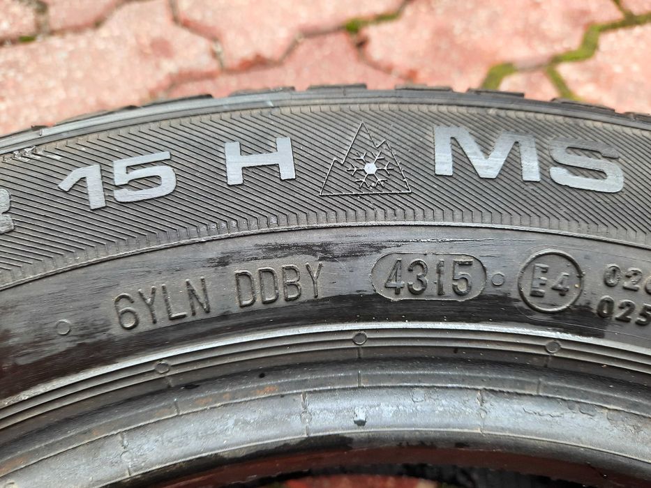 Opony zimowe 195x55R15 Uniroyal 2 szt  Z449