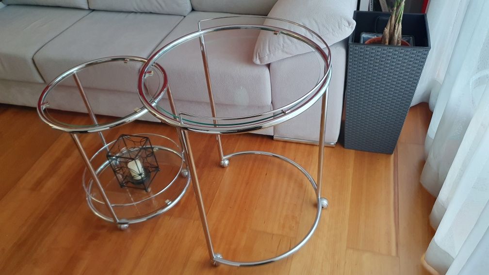 Conjunto 2 mesas de apoio em vidro e inox