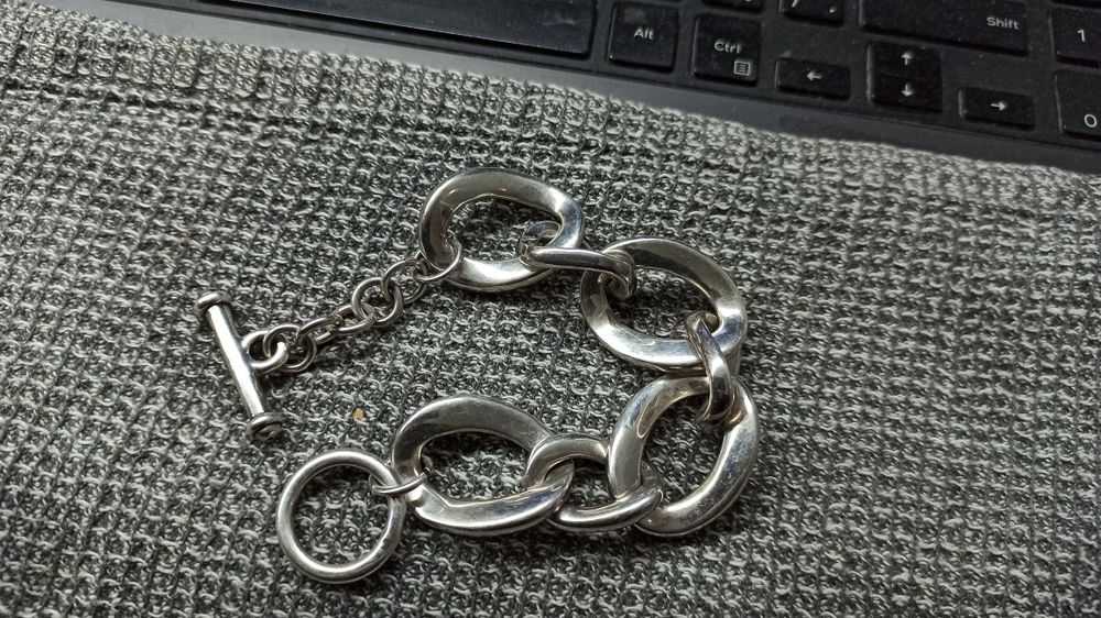 Продам серебряный браслет 22грама модный. стильный