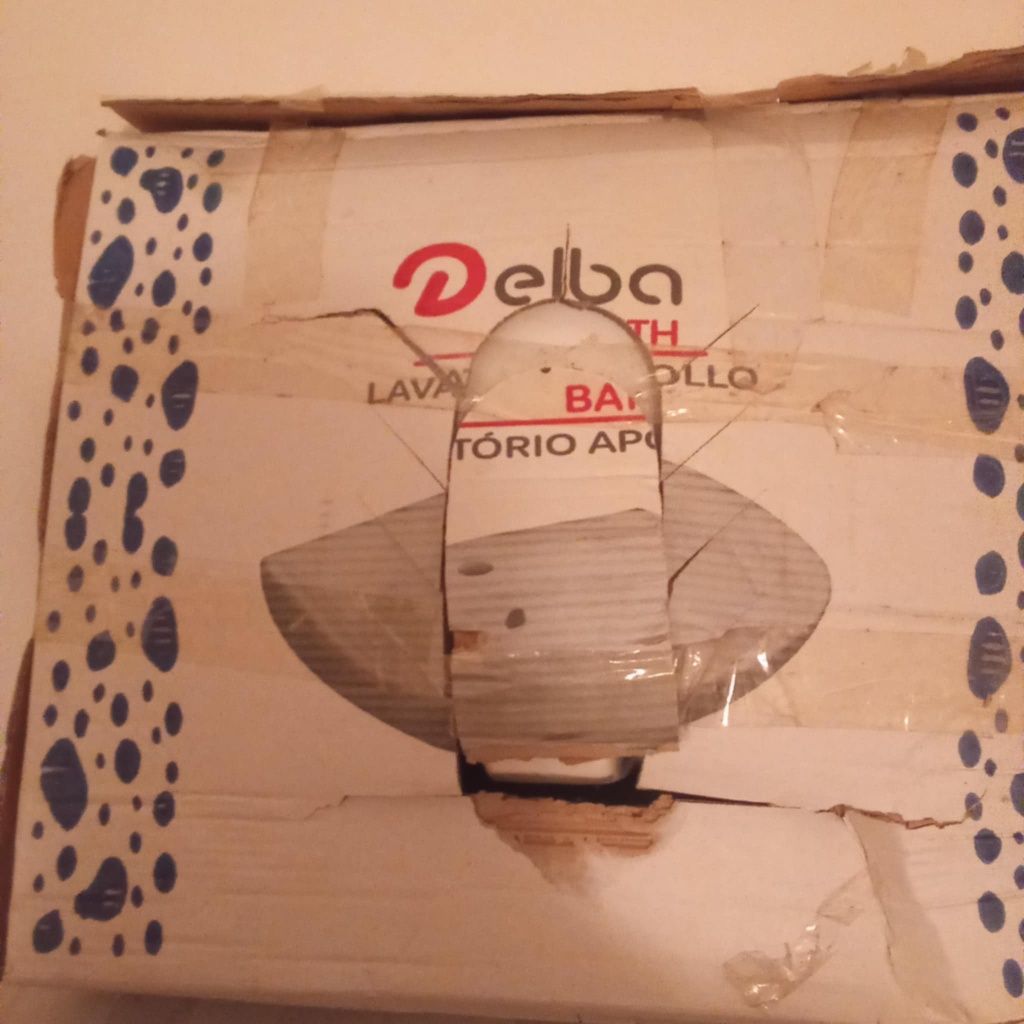 Loiças de casa de banho em caixas ainda