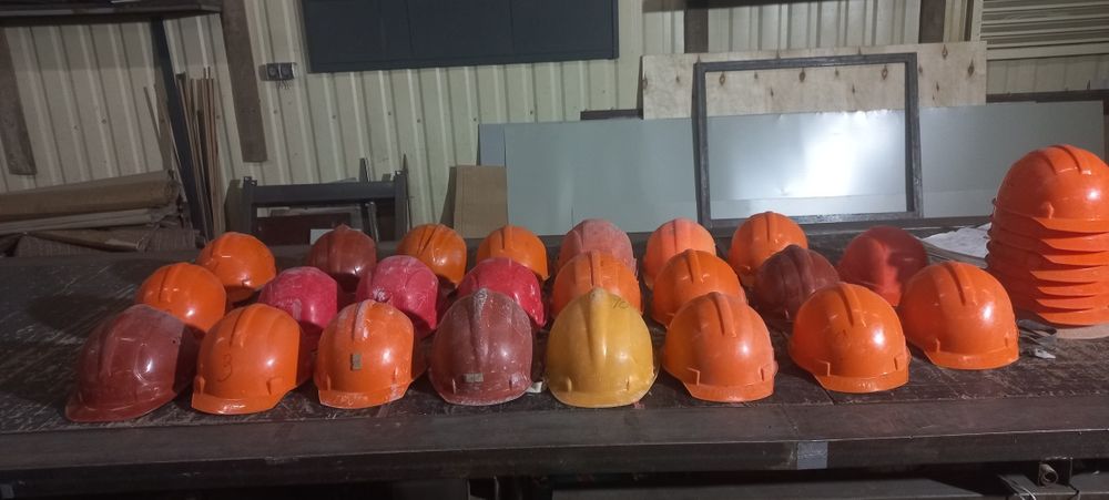 Каски будівельні, б/ в , робочий стан