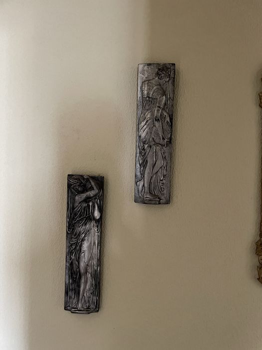 Par de Artigos de Parede em Faiança