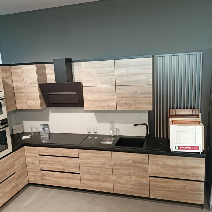 Meble kuchenne z ekspozycji sprzedam-płyta laminowana,okucia Blum