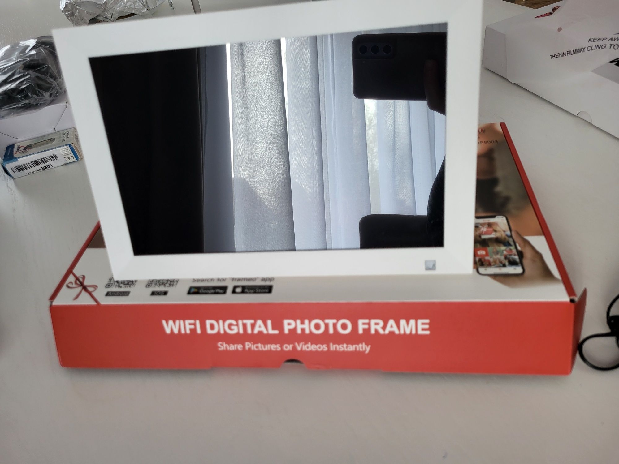 Cyfrowa ramka na zdjęcia WiFi Frameo 10,1" biała