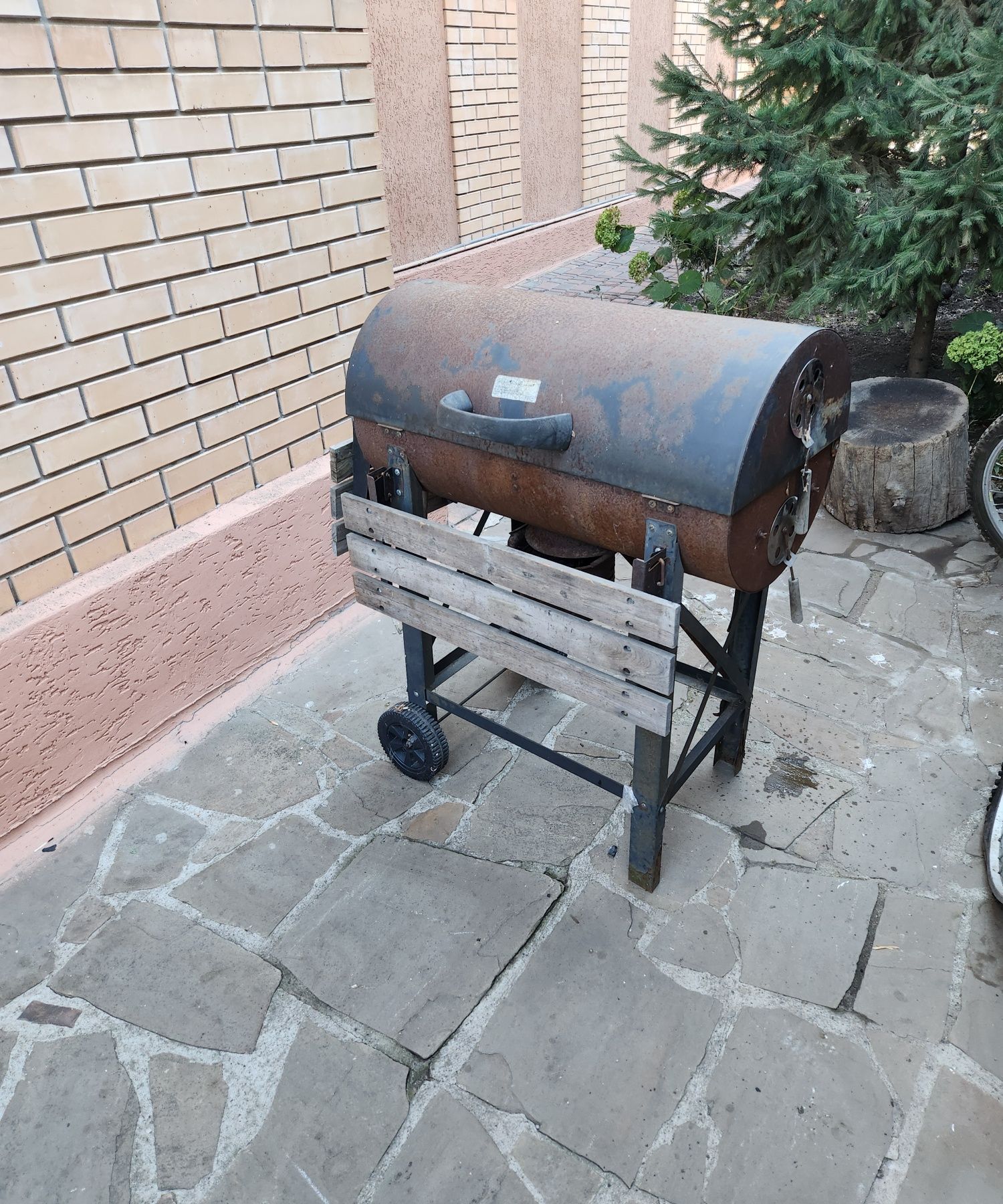 Продам мангал барбекю б у