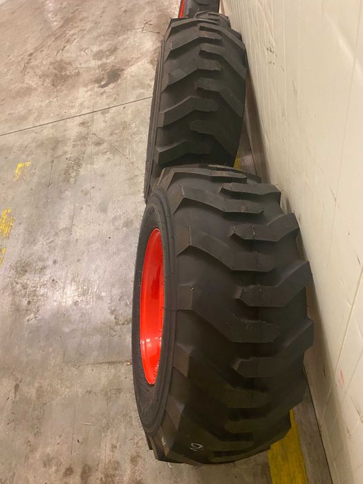 Felgi z oponami trawiastymi(G10)2x305/70/16.5,2x205/65/12 Kioti Kubota